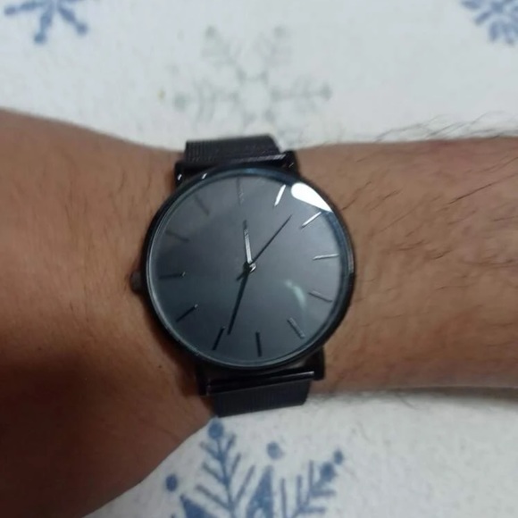 New Men’s Sleek Black On Black Stainless Steel Round Pointer Quartz Watch - Picture 8 of 12